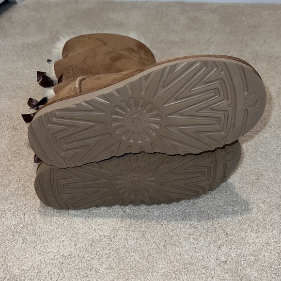 UGG Bailey Bow Chestnut - Picture 5 of 5